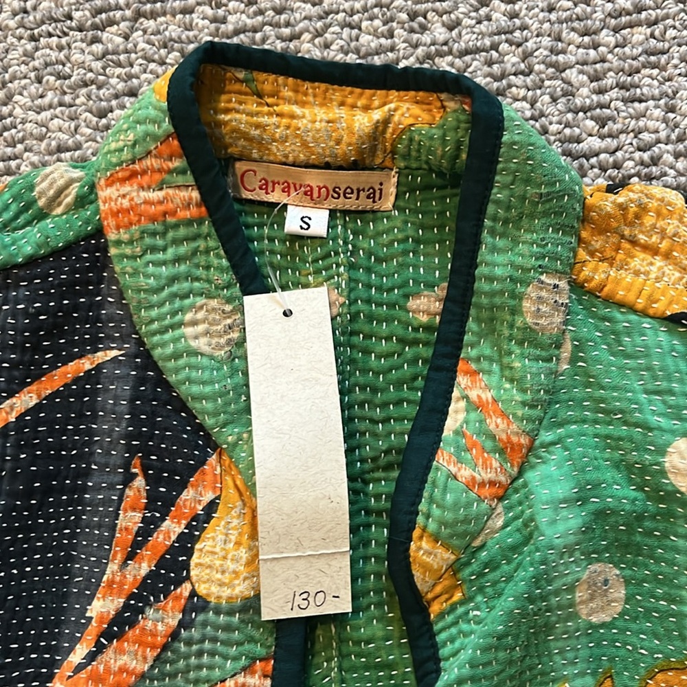 Multicolored, flower patterned mid-lengthy kantha jacket - Picture 4 of 5